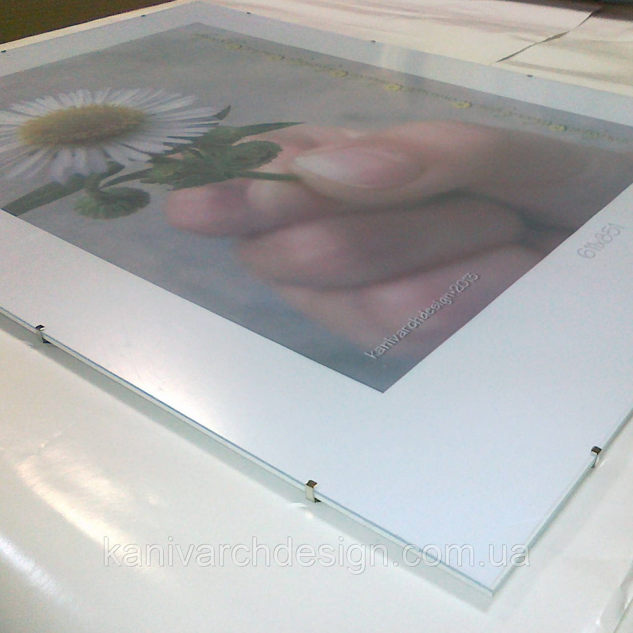 Антирама нестандартная бюджетная антирамка безбагетная клямерная рама ...