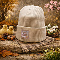 Універсальна шапочка від 2 до 16 років бежева з нашивкою Лабубу дуже зручна на хододну осінь теплу зиму