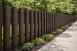 Металеві штахети для паркану — надійно та стильно