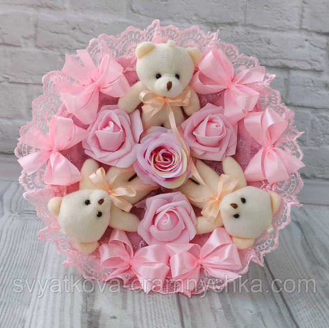 Дитячий букет з м’якими іграшками Дитячий букет з м’яких іграшок — яскравий подарунок для дитини на день народження, свято або особливу подію