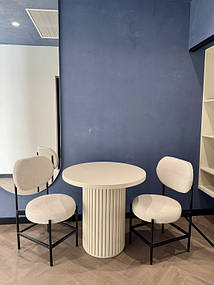 Журнальний стіл "Батл" з натуральної деревини ясена
Стілець «Шон» із круглої металевої труби