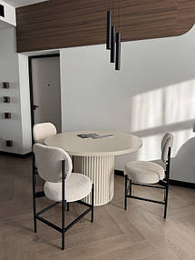 Круглий дизайнерський стіл «Батл», діаметр 120 см, з дерева ясена
Стілець «Шон» із круглої металевої труби