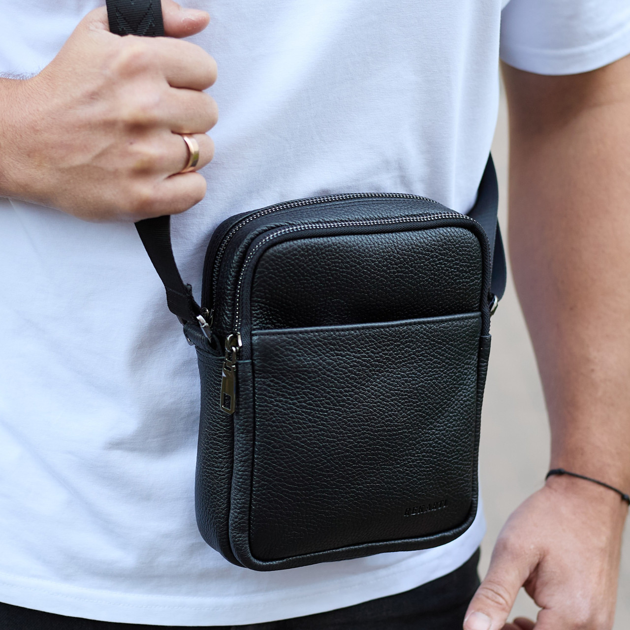 Чоловіча барсетка через плече, зернистая кожа 20х16х6, месенджер для міста, сумка для телефону та документів, чорна, фото 1