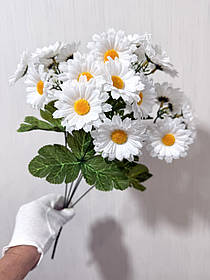 Букет штучних ромашок на пʼять гілочок ( 50 см )