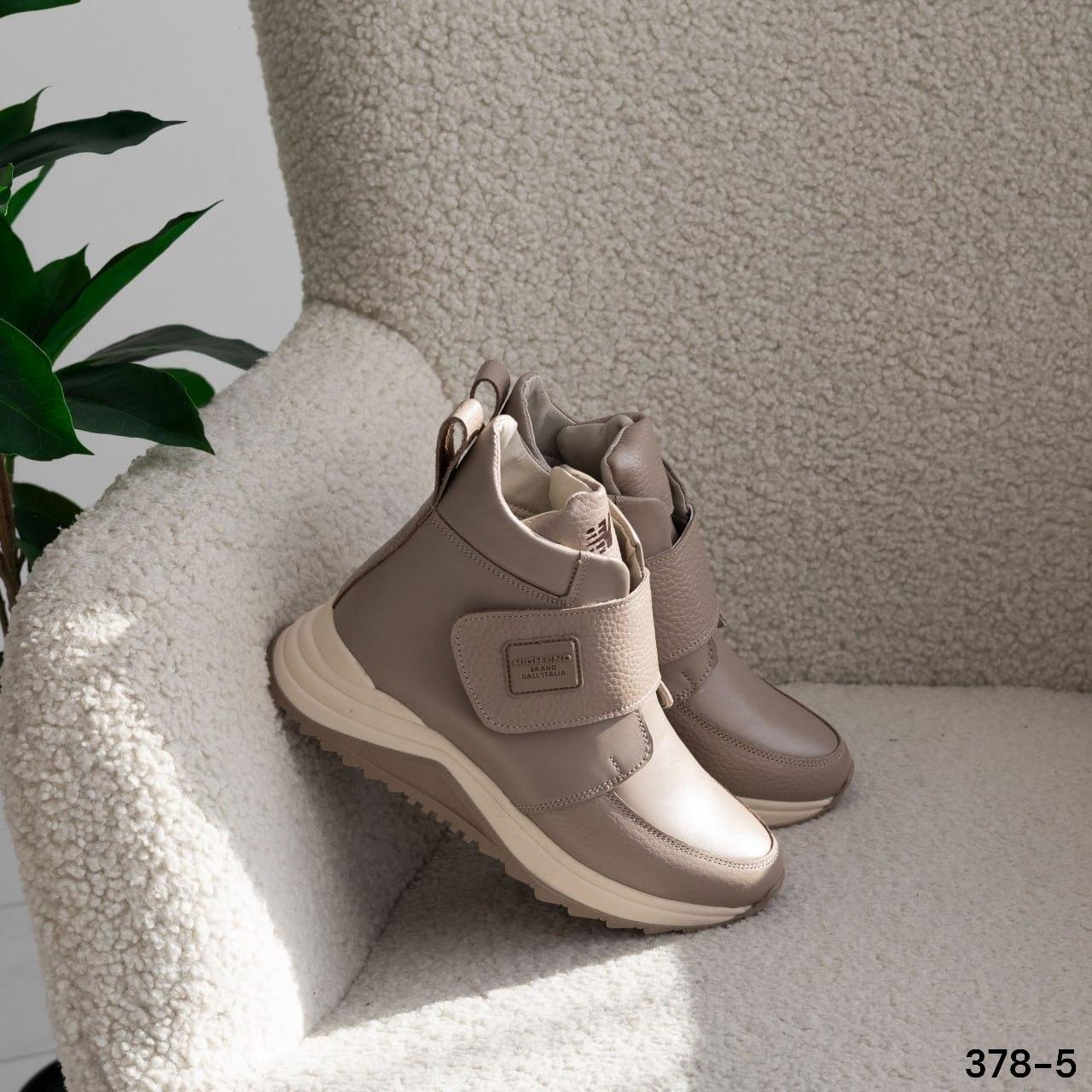 Бежеві шкіряні черевики з хутром на зручній підошві, фото 1