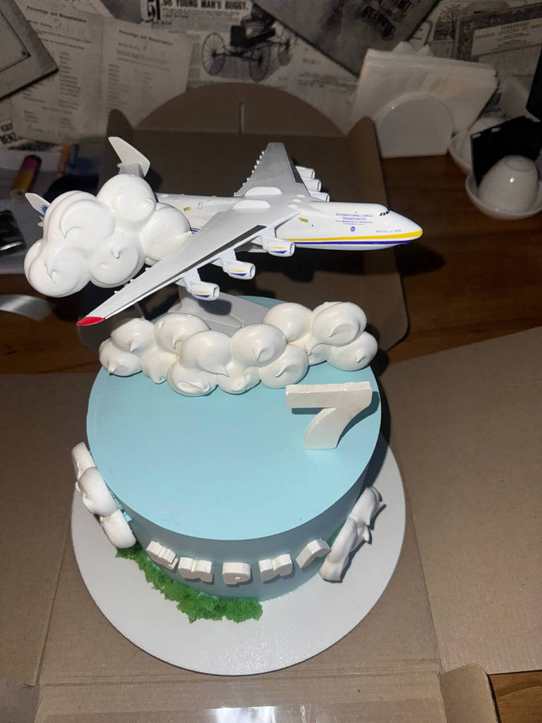 Модель літака Ан-225 "Мрія" на підставці | Колекційна мініатюра масштаб 1:400 - фото покупців 2