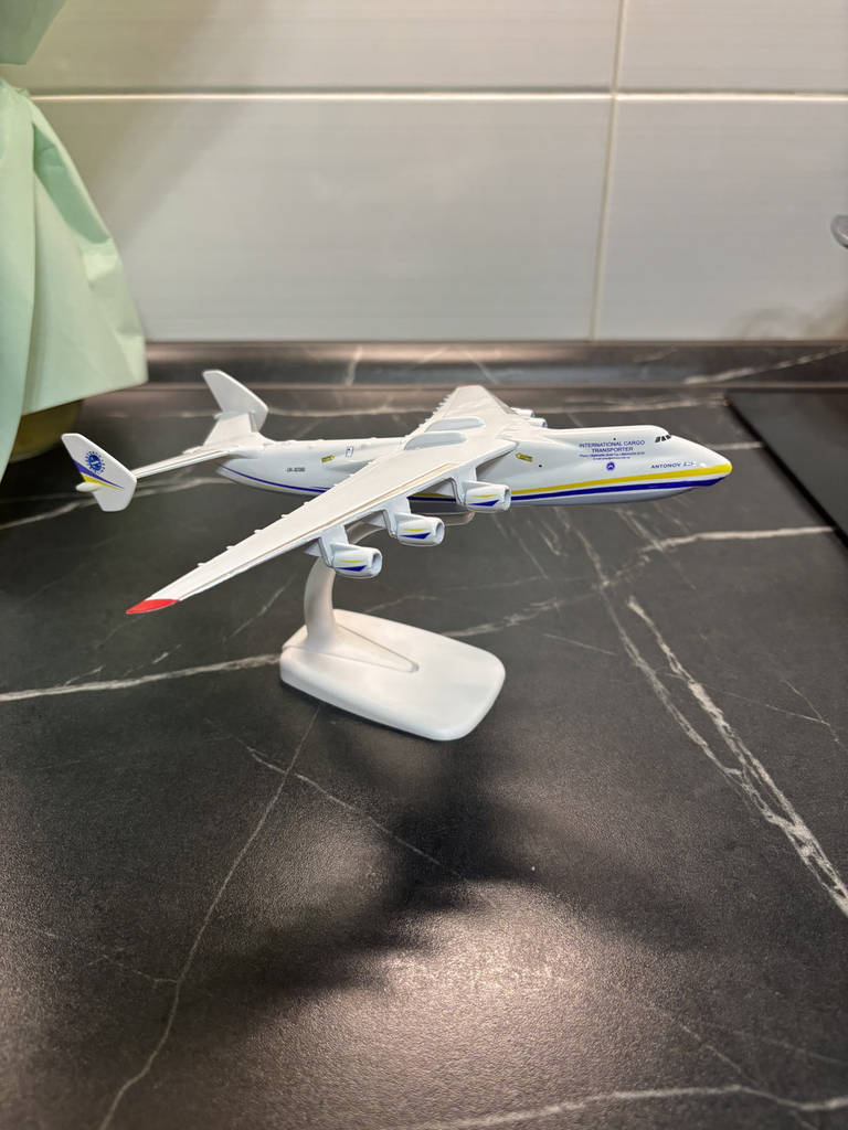 Модель літака Ан-225 "Мрія" на підставці | Колекційна мініатюра масштаб 1:400 - фото покупців 3