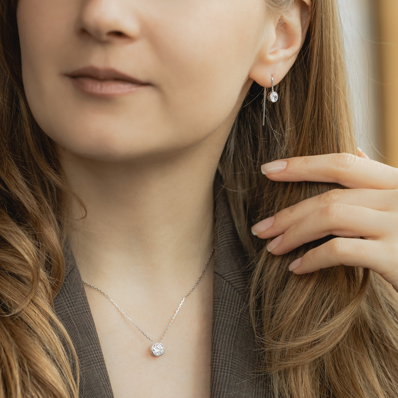 Комплект срібний Камінчик з великими білими фіанітами сережки протяжки та кольє, фото 1