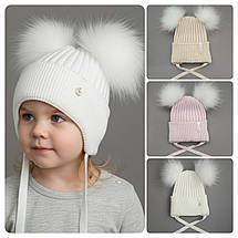 Зимова шапка для дівчинки розмір 46-48 тепла в'язана модель з флісом та двома пухнастими помпонами 1-2 роки, фото 2