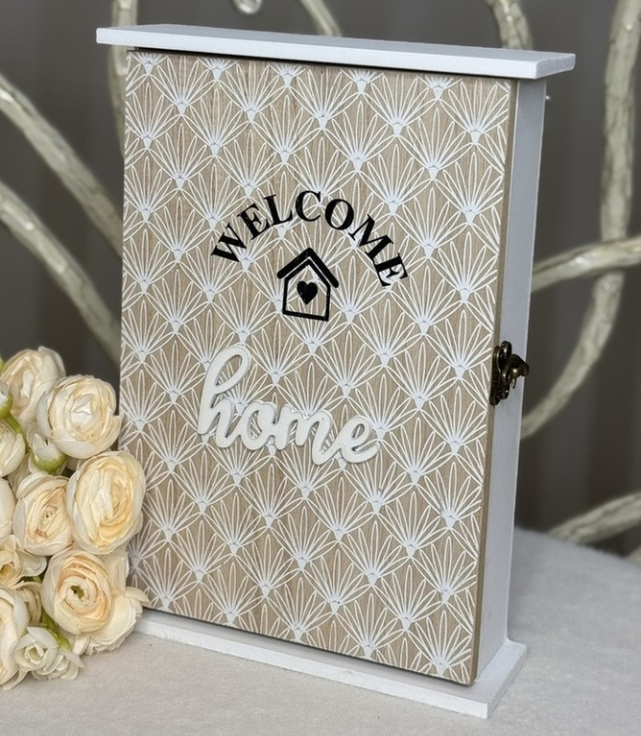 🧡Дерев'яна закрита ключниця на 5 гачків "Welcome Home" з квітковим патерном, колір Коричневий з білим, фото 1