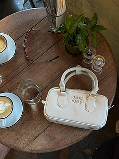 Сумка Miu Miu / Міу Міу, біла, шкіра, 1 відділ, 2 кишені, логотип, регульований ремінь, Китай
