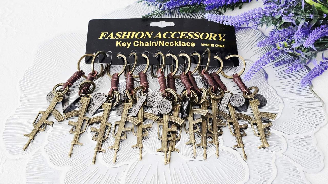 Металеві брелоки у формі автоматів