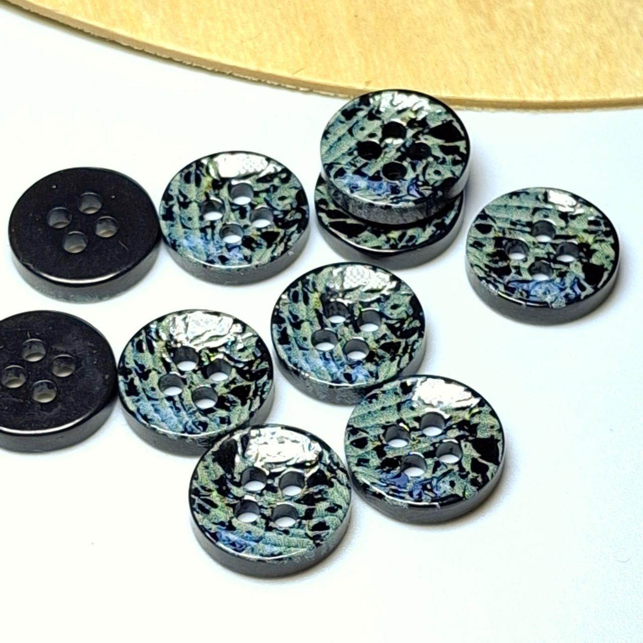 Ґудзик 12мм круглий глянцевий з зеленим малюнком на чорному фоні, прошивний, 4отвори, фото 1