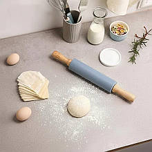 Силіконова качалка для розкочування тіста з дерев'яними ручками 38 см Синя