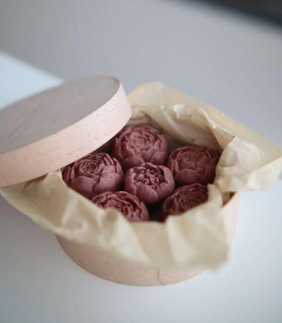 Набір шоколадних півоній із ягідного шоколаду — натуральні солодощі без білого цукру, 180 г