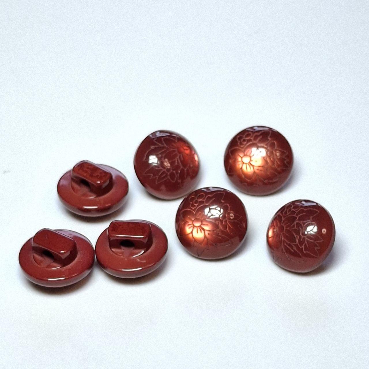Набір 7шт гудзик 11мм круглий перламутровий колір темно вишневий з малюнком на ніжці, фото 1
