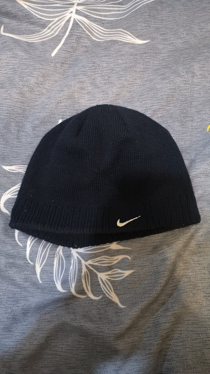 Зимова шапка Nike чорна в'язана з логотипом. Спортивна шапка унісекс тепла, фото 1