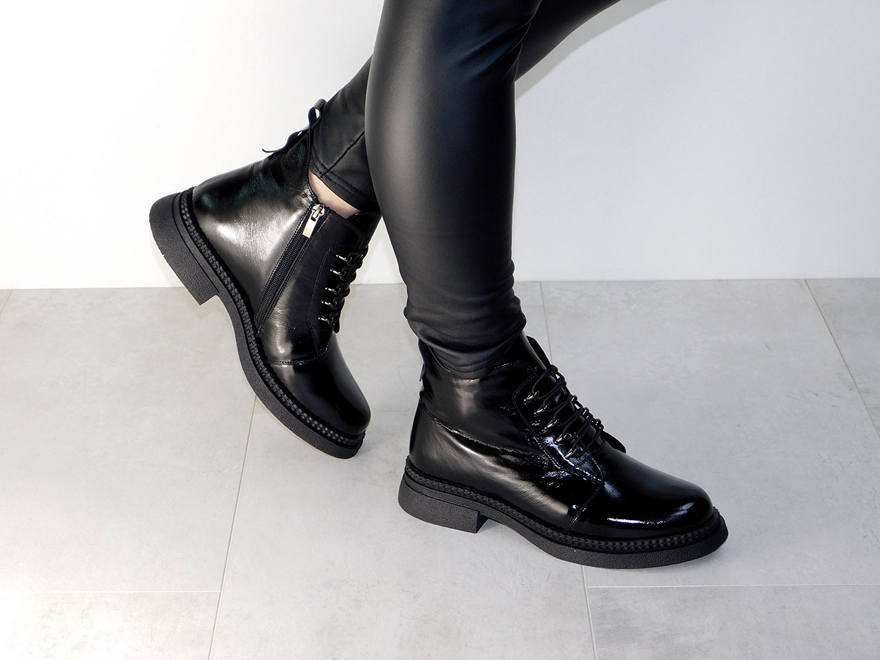 Черевики зимові жіночі лаковані шкіряні чорні 38р, фото 1