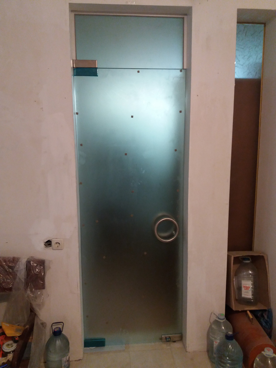 Стеклянные распашные двери с фрамугой - фото 1 - id-p494358571