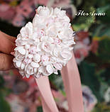 Весільний браслет з квітами з полімерної глини ручної роботи "Біло-рожеві фрезії", фото 4