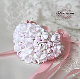 Весільний браслет з квітами з полімерної глини ручної роботи "Біло-рожеві фрезії", фото 5