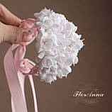 Весільний браслет з квітами з полімерної глини ручної роботи "Біло-рожеві фрезії", фото 3