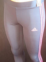 Спортивні лосини зі смужками з боків.