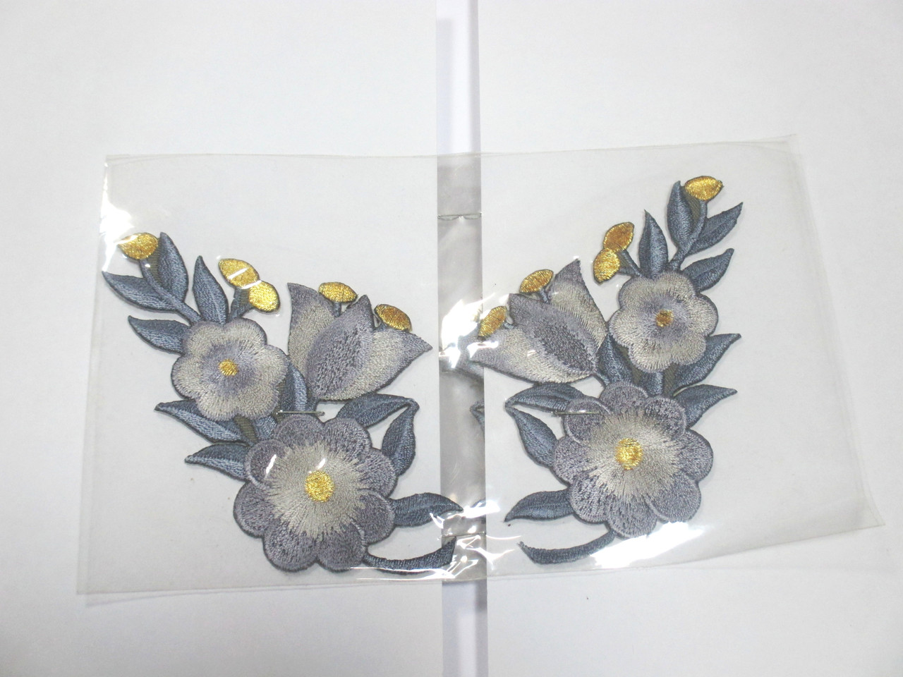 Аплікація вишивка клейова парна "Квіти" сірі 12 см,1пара