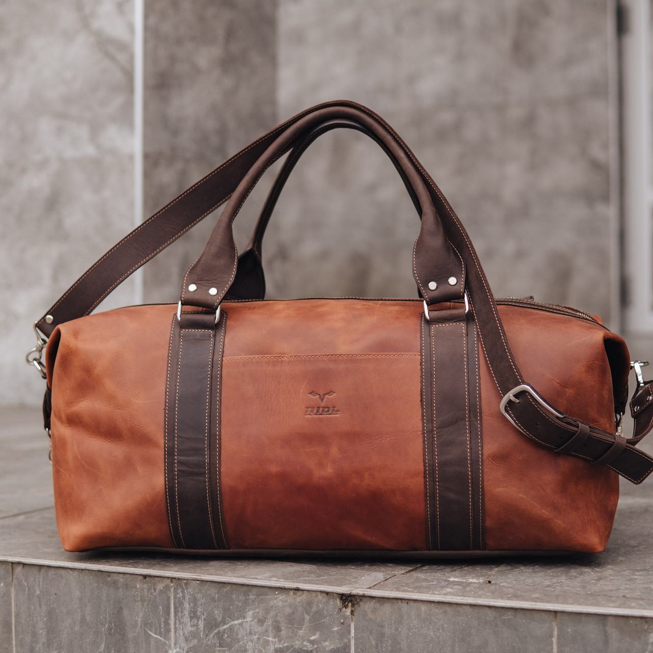 Коричнева дорожня сумка з плечевим ременем з натуральної шкіри від Grande Pelle Велика шкіряна спортивна сумка преміум класа