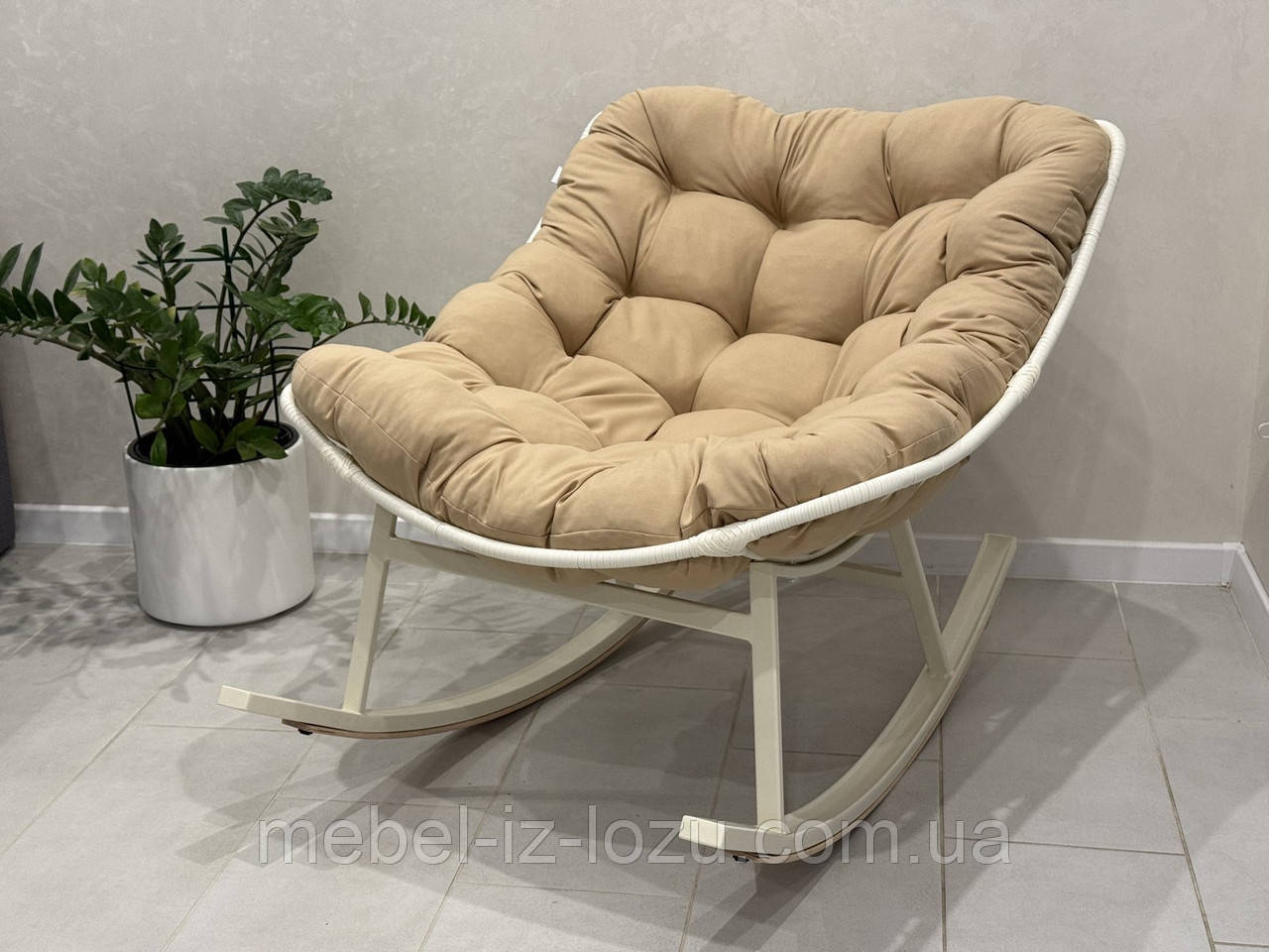 Крісло -гойдалка на металевому каркасі з техноротанга, фото 1