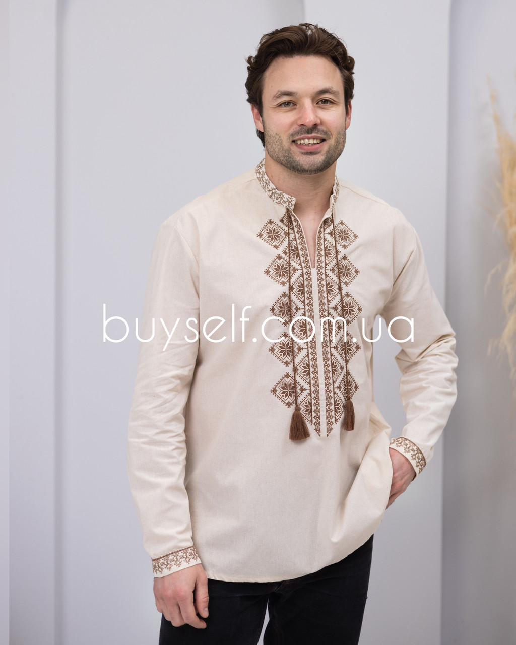 Вишита чоловіча сорочка з геометричним орнаментом світло-бежева