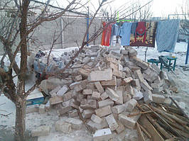 Все кирпичи собраны в одном месте.