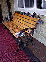 Кованая скамейка с веноградом