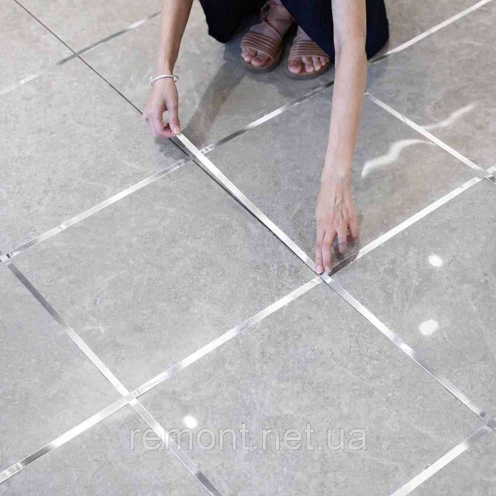 Самоклеюча декоративна стрічка «Срібло» рулон - 20 мм × 50 м | Для швів плитки, декору стін, меблів та дверей, фото 1