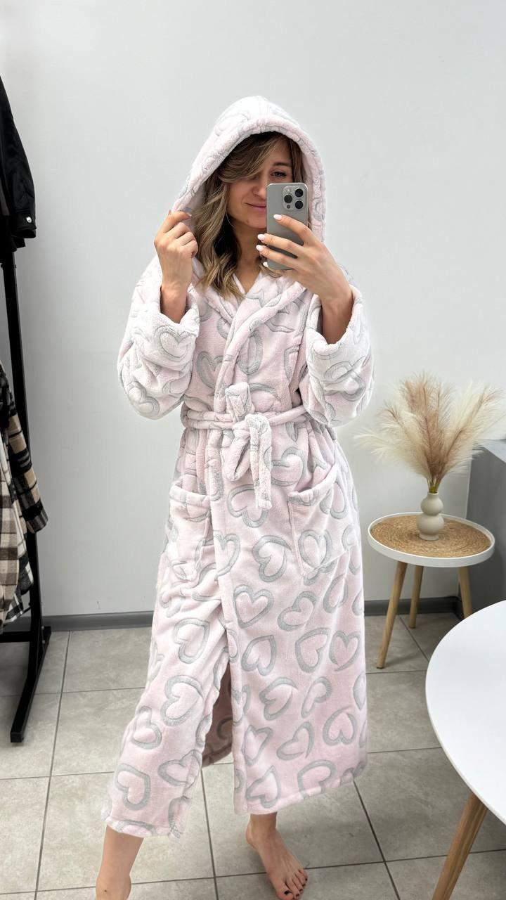 Жіночий довгий теплий рожевий халат з капюшоном і сердцями, фото 1