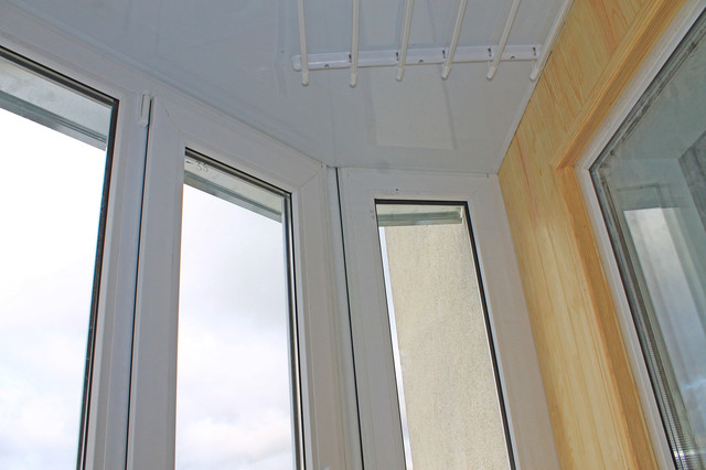 скління пластиковими вікнами