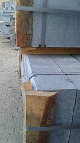 Тротуарний бордюр з граніту