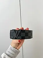 Ремінь LV у шахову клітинку з матовою чорною пряжкою (110 см)