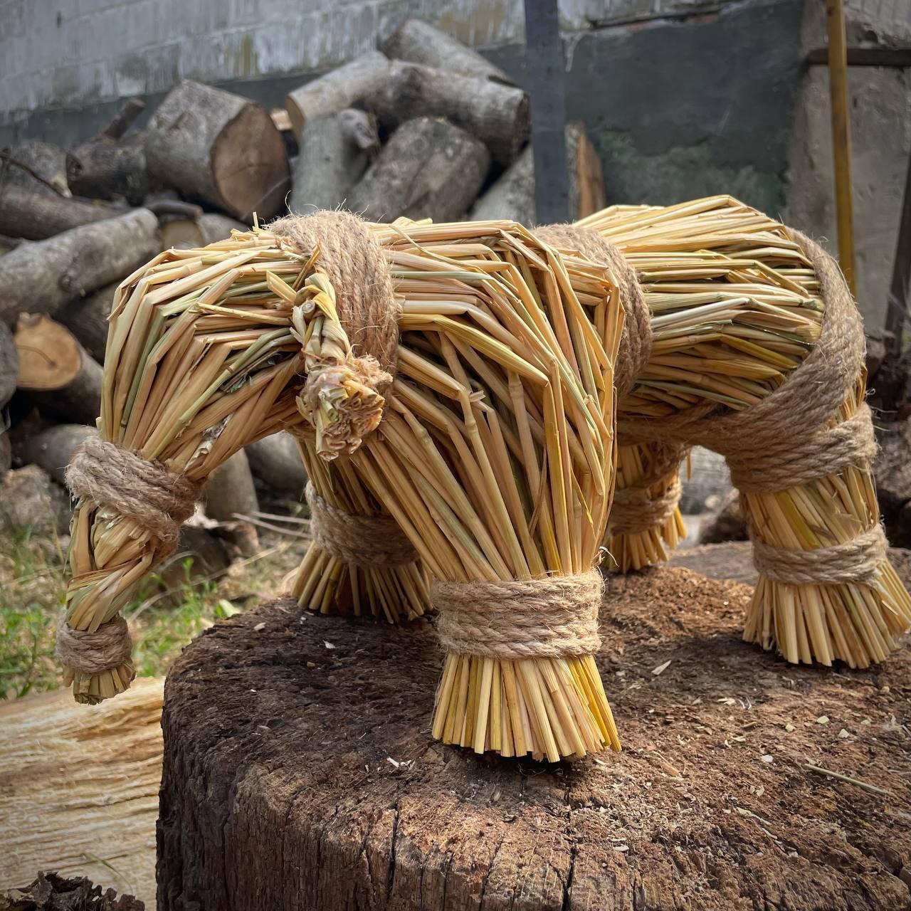 Солом’яний слоник «Святковий оберіг» "M" 20-25 см Великий оберіг, декоративна прикраса