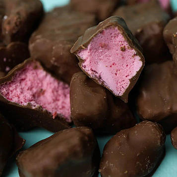 Морозиво сублімоване в молочному шоколаді полуничне, 100г Код/Артикул ic-00021