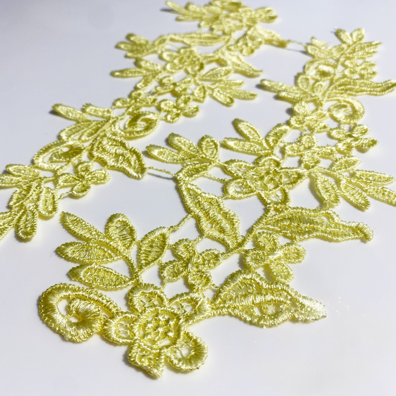 Мереживо нашивні, 25х8,5 см, колір Jonqui, 1 пара