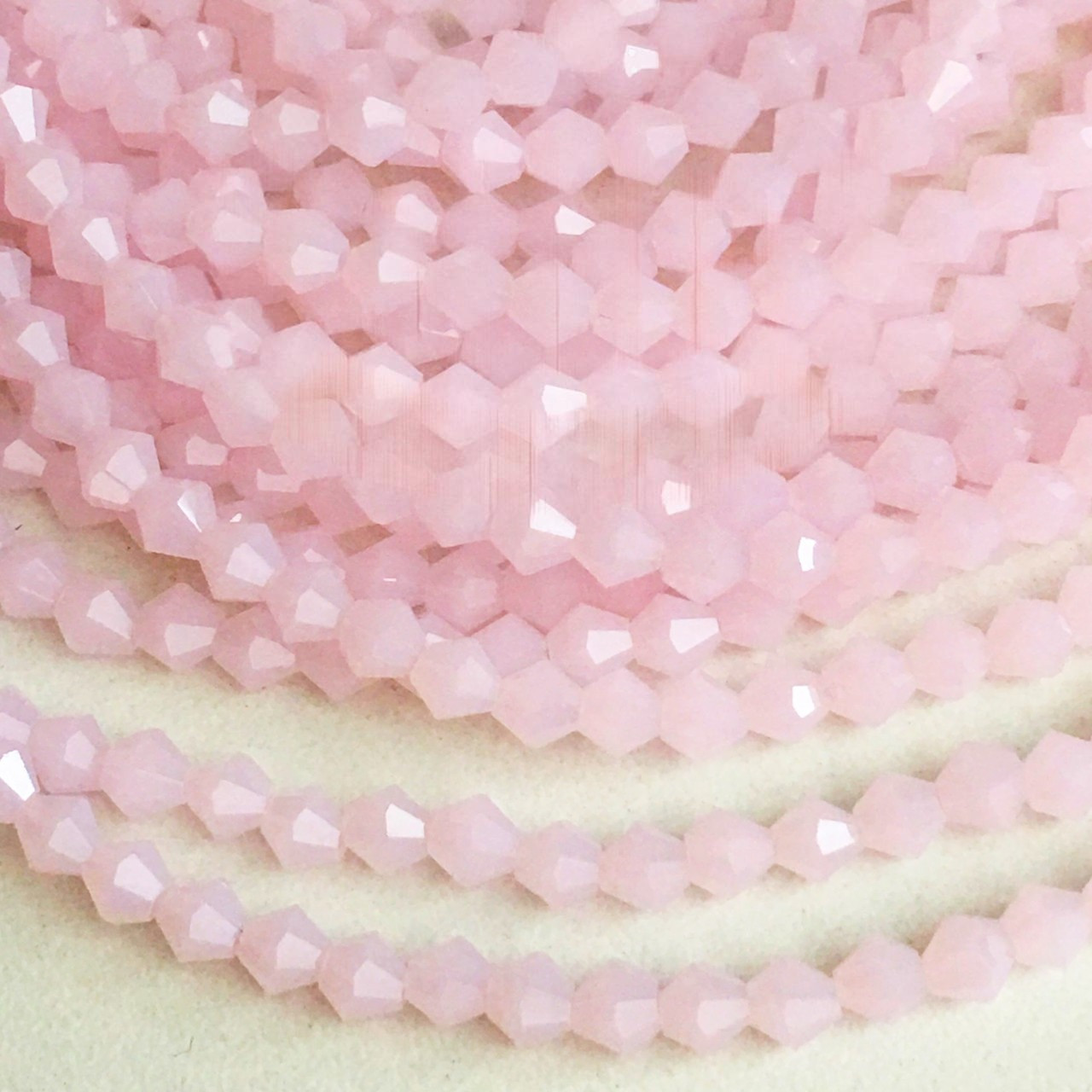 Бусини для створення біжутерії біконус 4 мм Pink Opal1 шт.