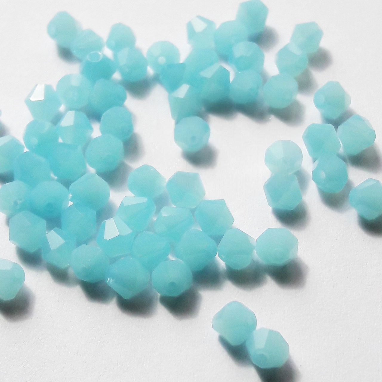 Бусини біконус 4 мм, Колір Jade Blue, 1 шт.