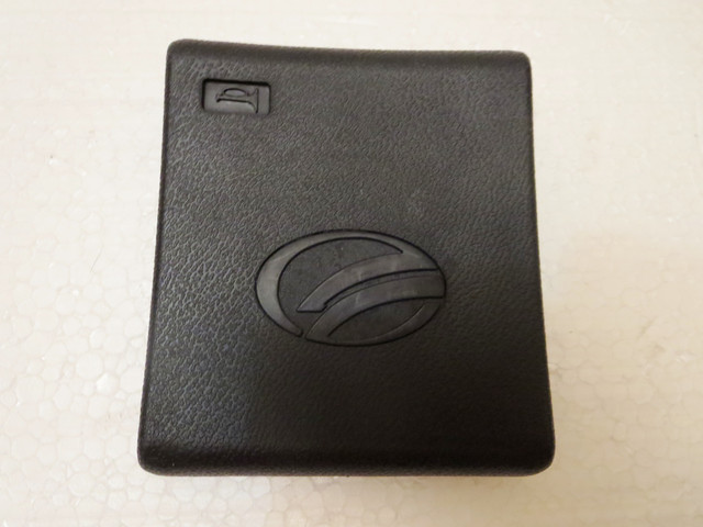 крышка кнопки сигнала на Таврию,Славуту. 12грн крышка кнопки сигнала на Таврию,Славуту. 12грн