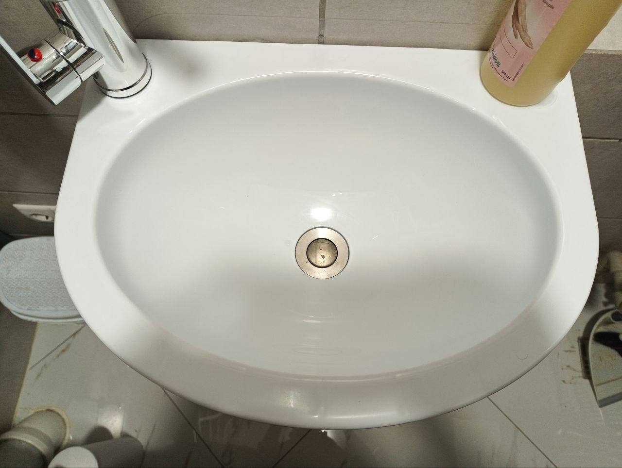 Раковина для ванной пластиковая 45×34 см на самоклеящейся основе