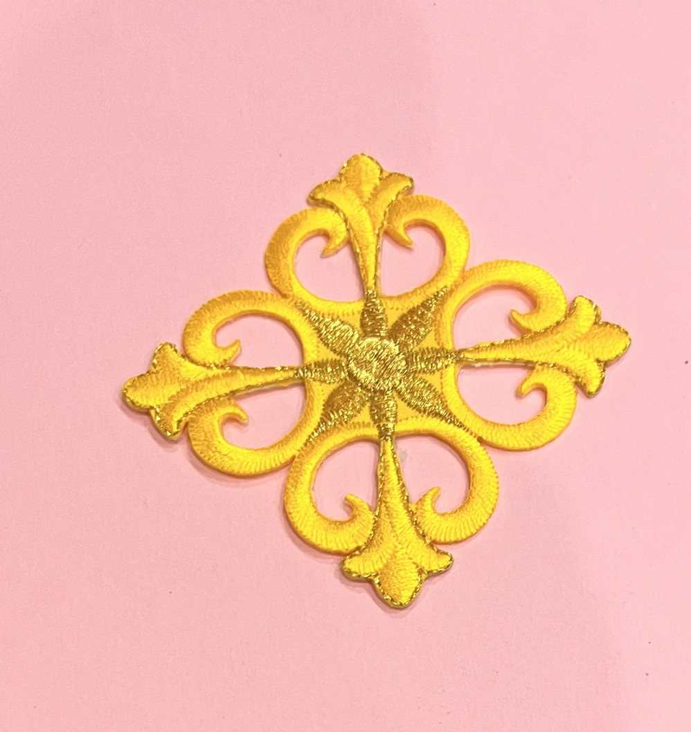 Хрестик вишитий, алікаця клейова 8х8 жовтий