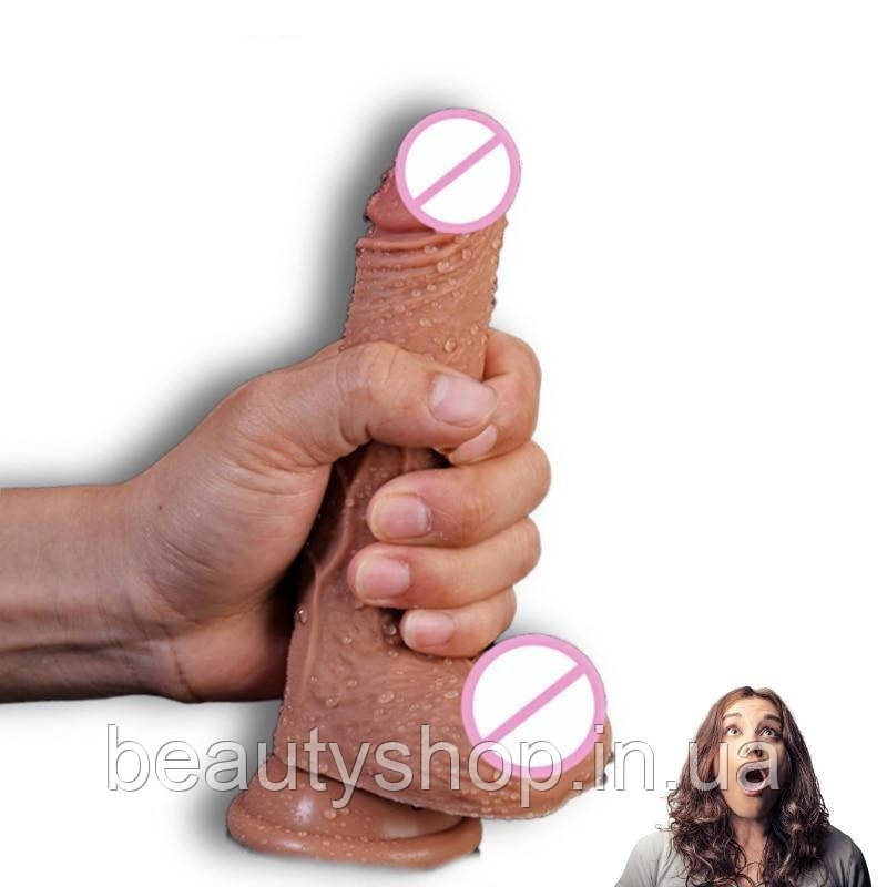 Реалістичний силіконовий фаллоімітатор 18,5 см м'який член із присоском UMANIA