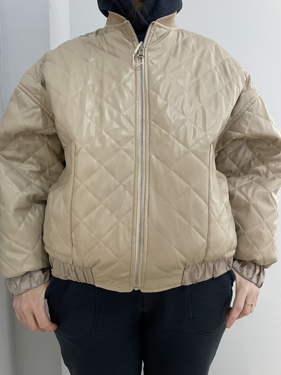 Куртка жіноча бомбер двостороння демісезонна еко-шкіра беж, фото 1