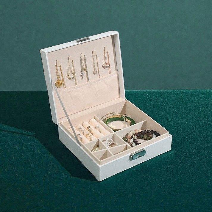 Скринька для прикрас біжутерії 19x17x6,8 квадратна із замком біла 8551, фото 1