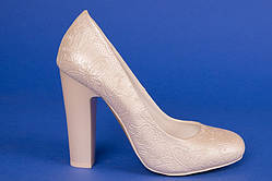 Весільні туфлі бежевого кольору